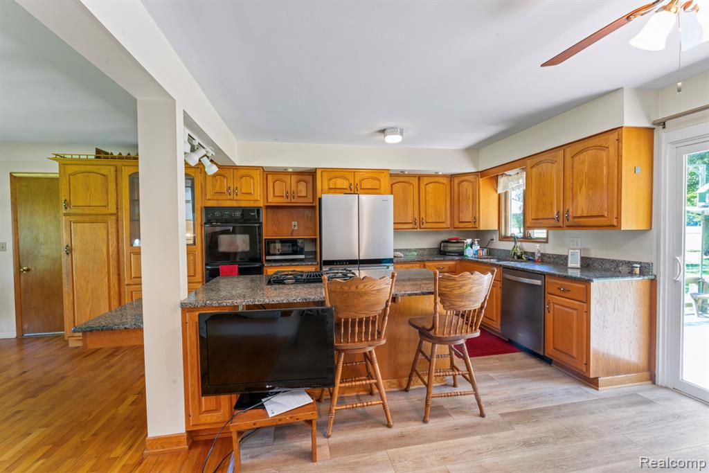 6158 Golfview Drive, Burton, MI 48509 — Photo 23