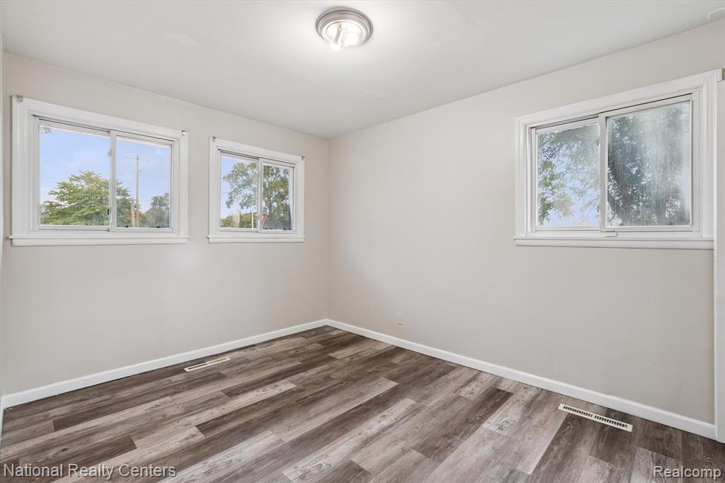 21901 Sloman Street, Oak Park, MI 48237 — Photo 19