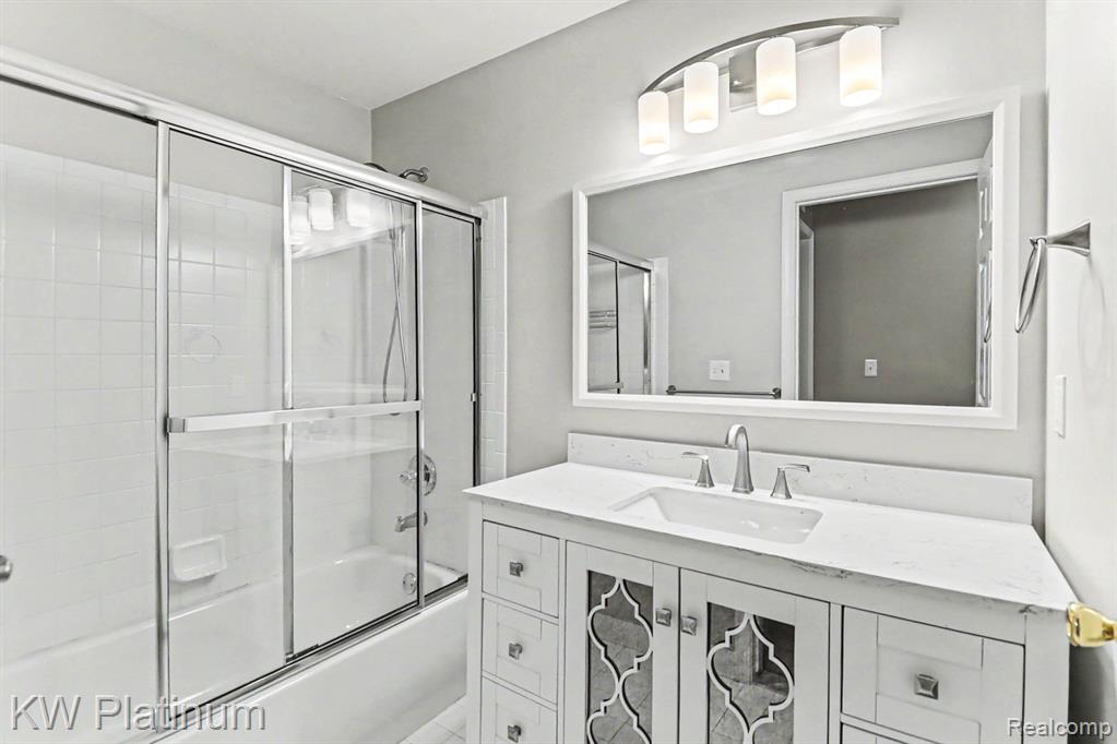 16531 Covington Drive, Clinton Twp, MI 48038 — Photo 15