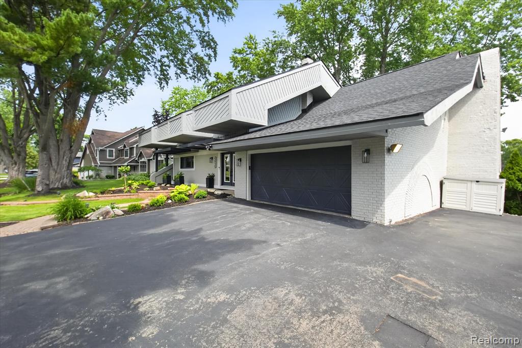 5050 Surfwood Drive, Commerce Twp, MI 48382 — Photo 4