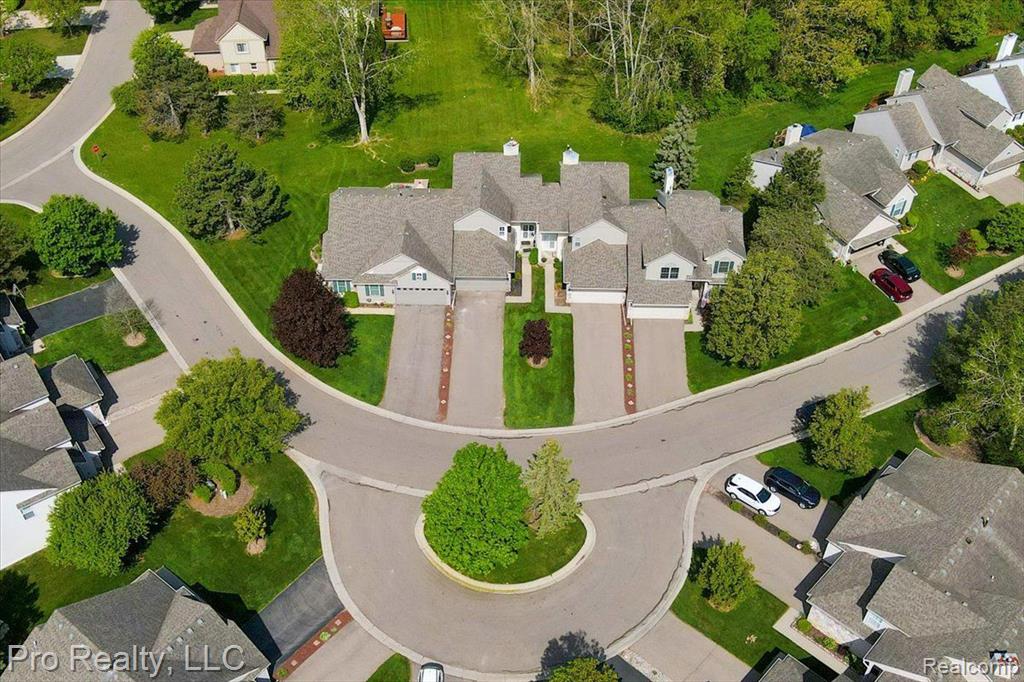 863 CALPERNIA, Wixom, MI 48393 — Photo 36