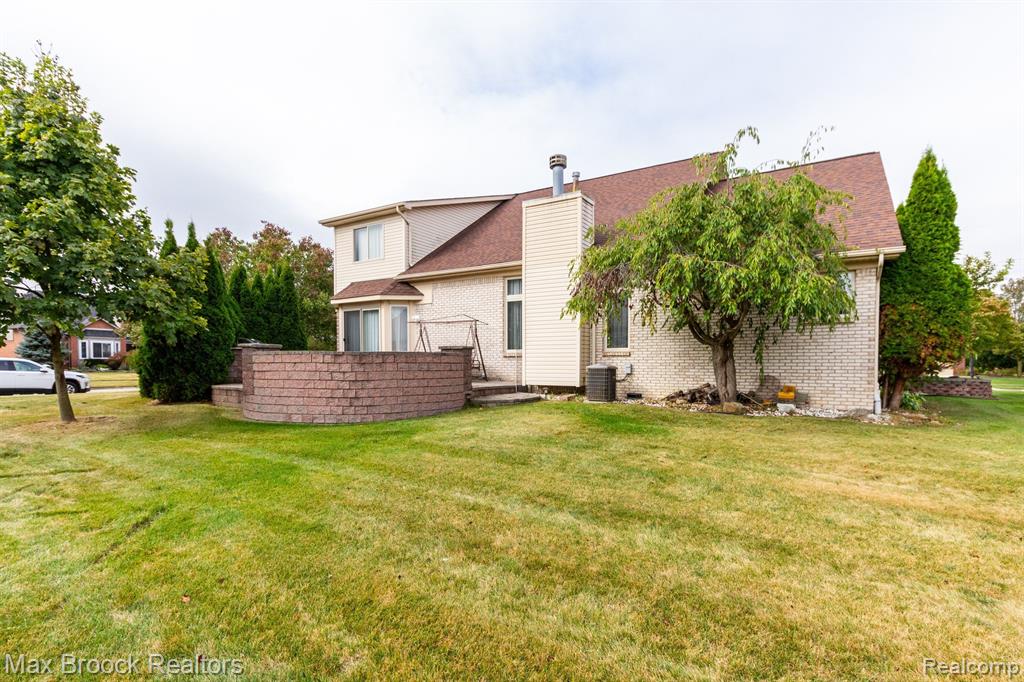 50592 MURRAY Drive, Macomb, MI 48044 — Photo 42