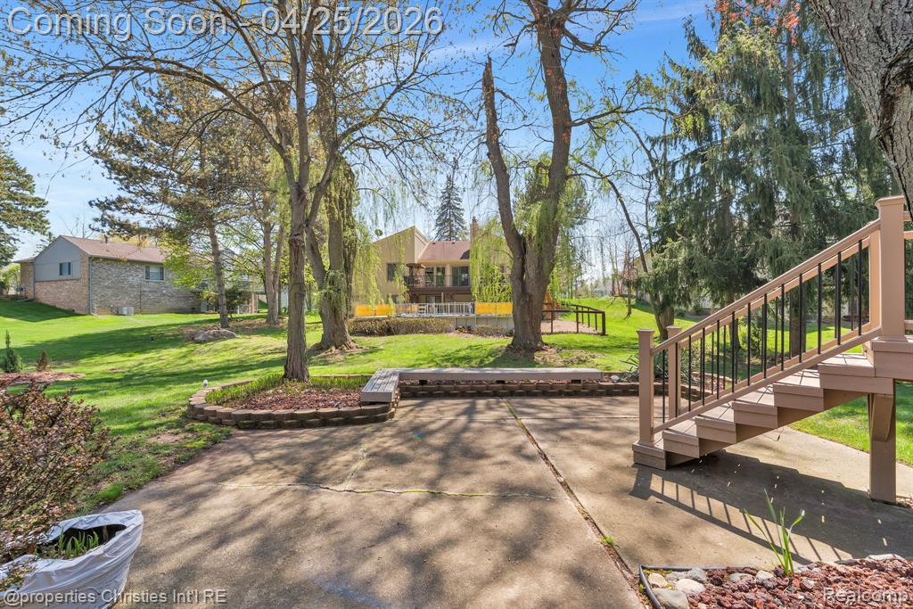 7573 Ashburton Court, West Bloomfield, MI — Photo 9