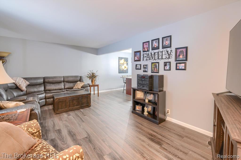 7310 Brewer Road, Flint, MI 48507 — Photo 9