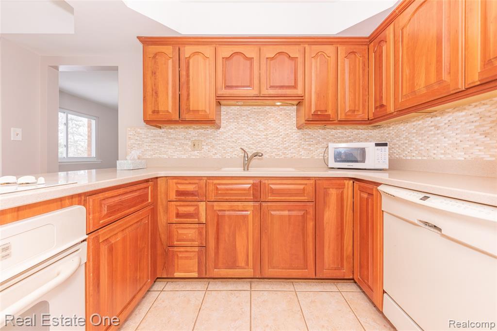 41958 Sunderland Drive, Canton, MI 48187 — Photo 27
