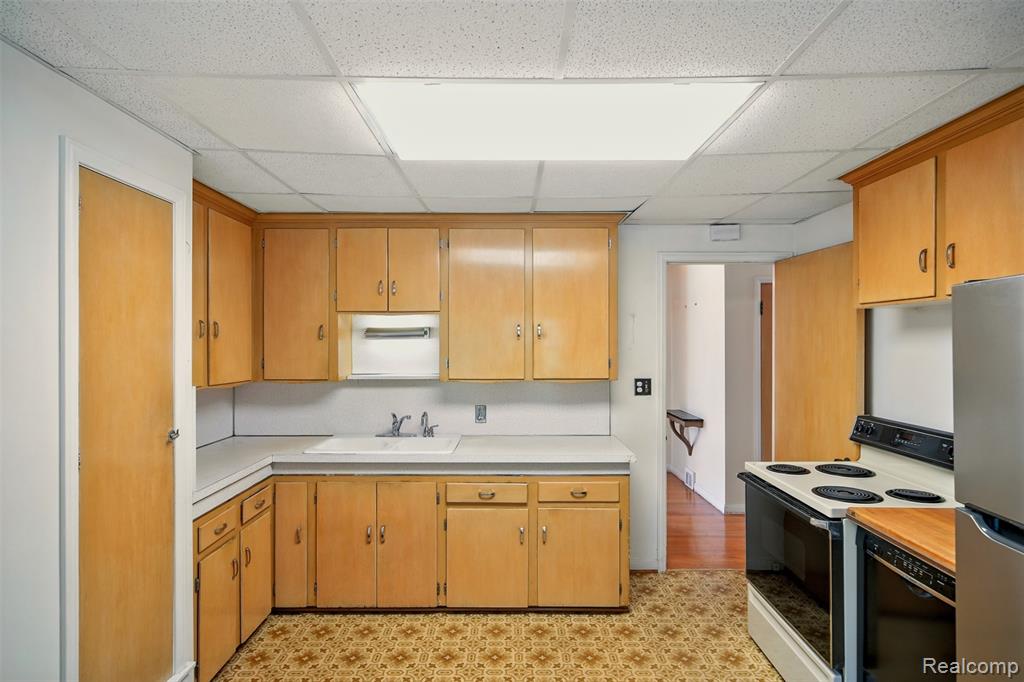 826 Shoreham Road, Grosse Pointe Woods, MI 48236 — Photo 10