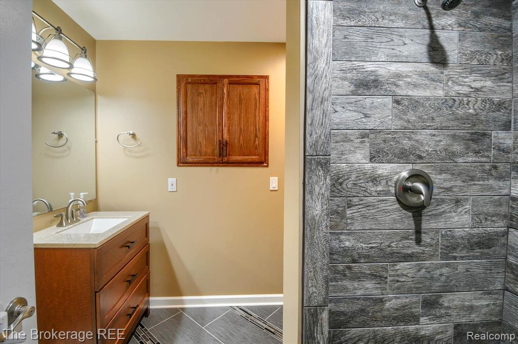 8535 Ridge Road, Goodrich Vlg, MI — Photo 31