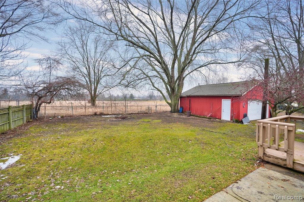 6076 E Carpenter Road, Flint, MI 48506 — Photo 7