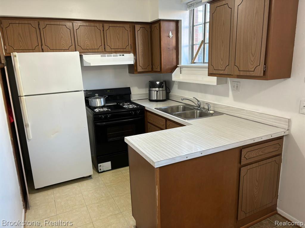 8219 DENWOOD Drive, Sterling Heights, MI 48312 — Photo 10