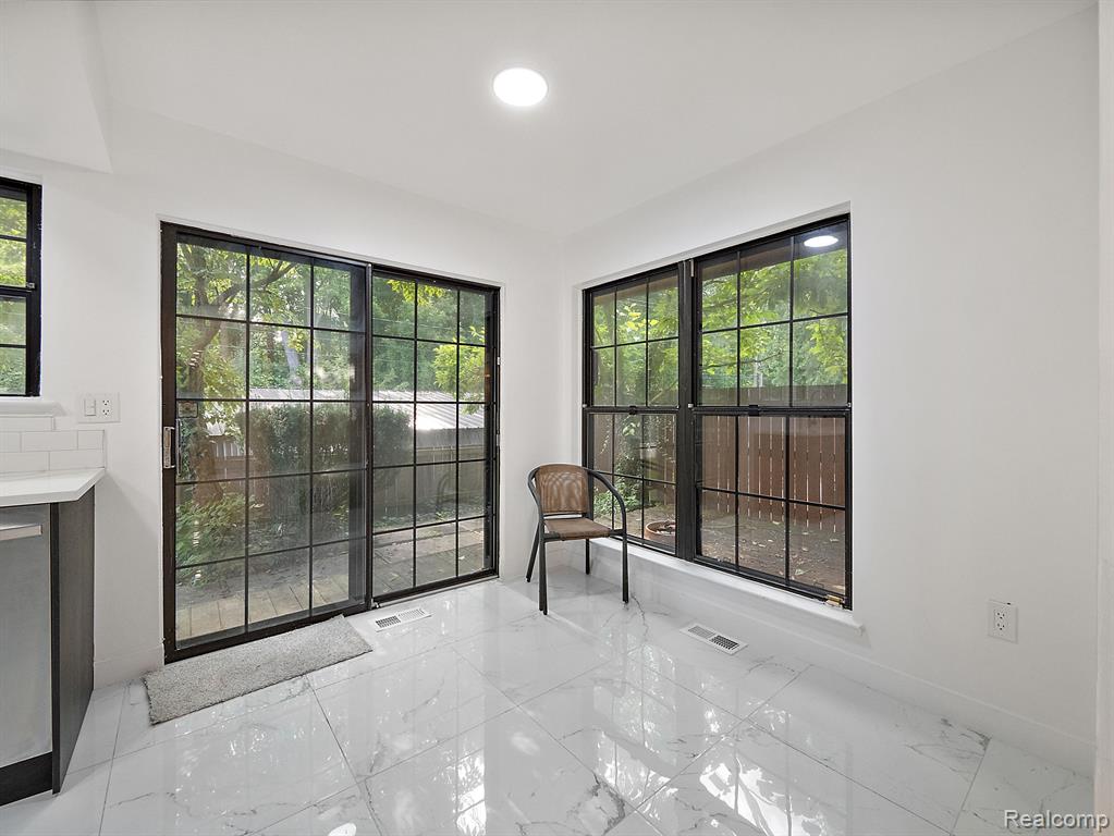 25167 GREENBROOKE Drive, Southfield, MI 48033 — Photo 33