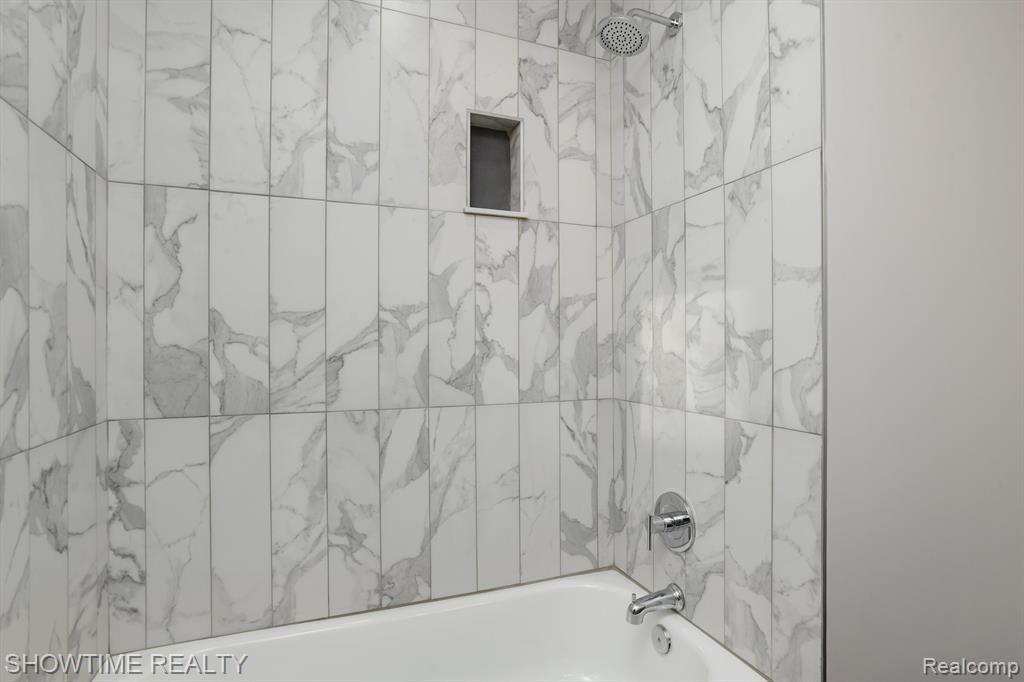 4256 BUCKINGHAM Road, Royal Oak, MI 48073 — Photo 14