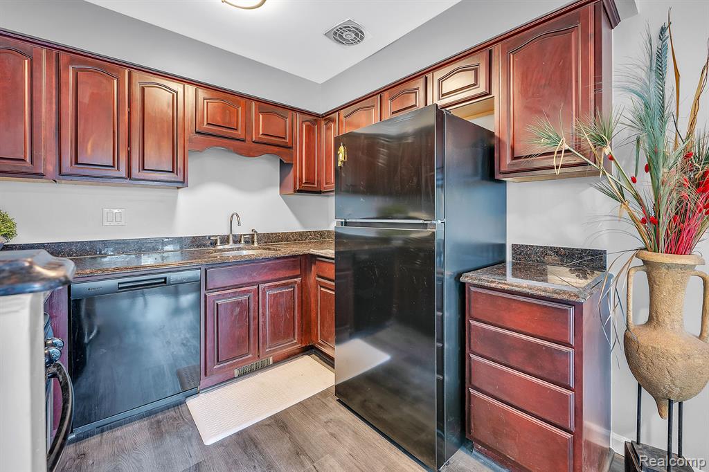 1963 WICKHAM Street, Royal Oak, MI 48073 — Photo 8