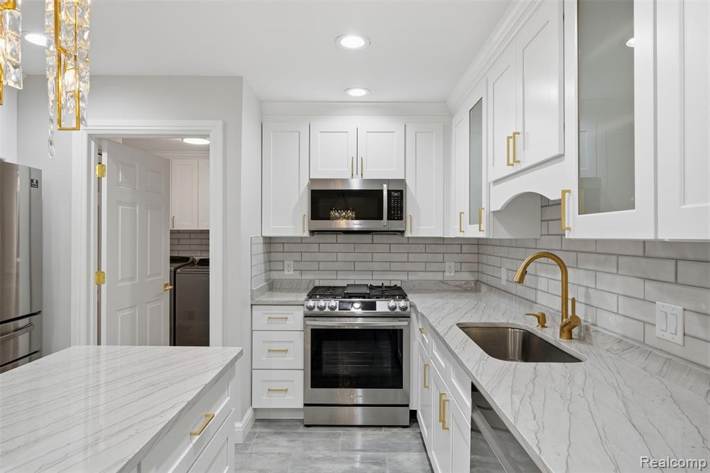 4212 April Lane, Sterling Heights, MI 48310 — Photo 15