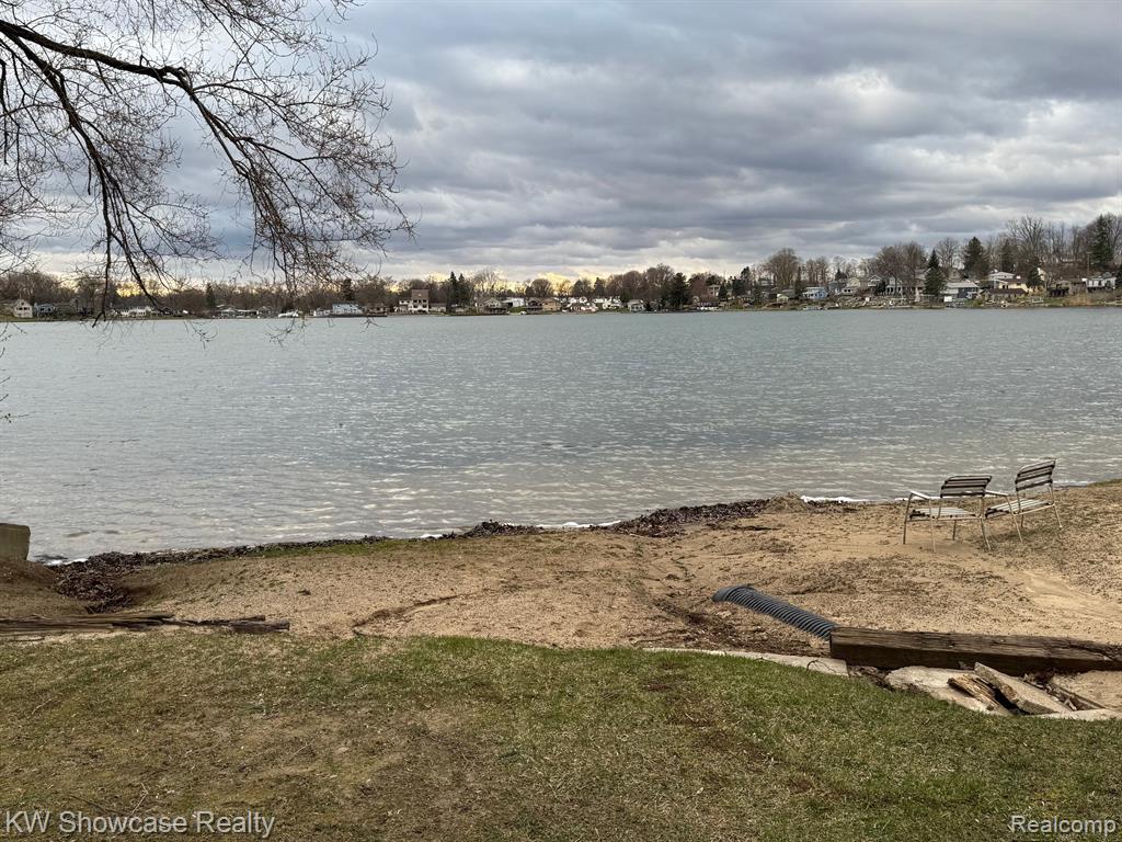 5821 FELSKE Drive, Brighton, MI 48116 — Photo 12