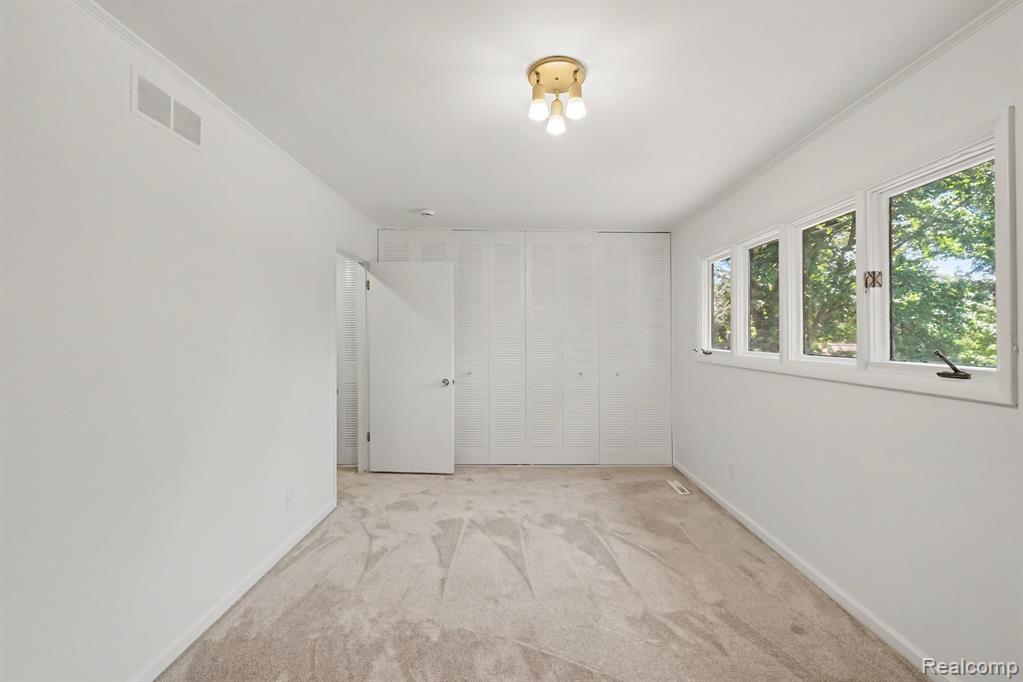 2056 Walden Court, Flint, MI 48532 — Photo 11