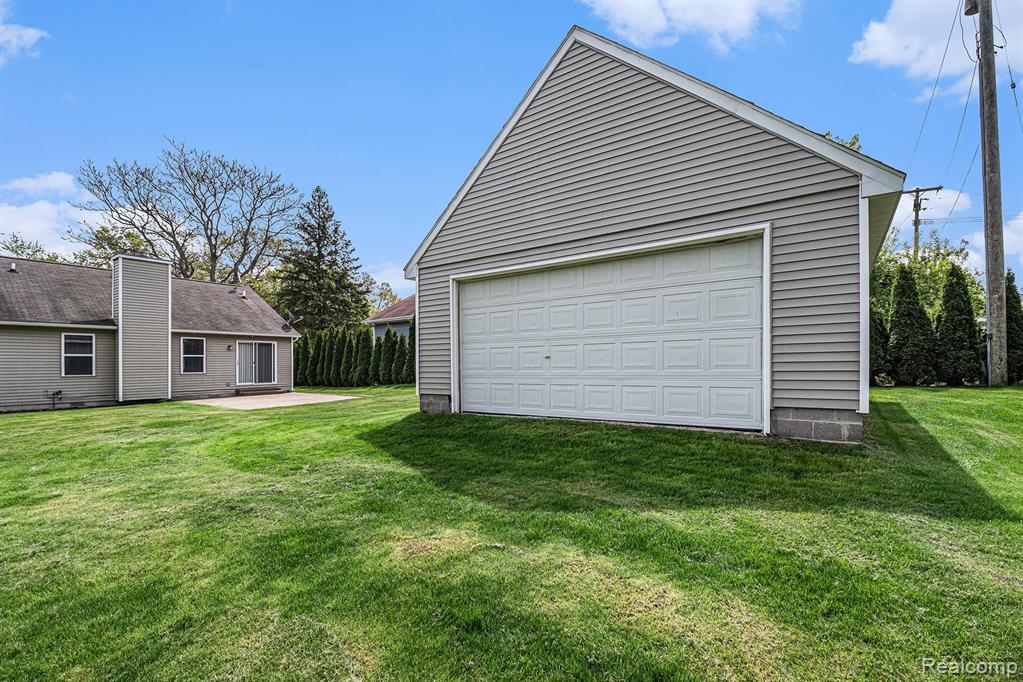 45 N HOSPITAL Road, Waterford, MI 48327 — Photo 22