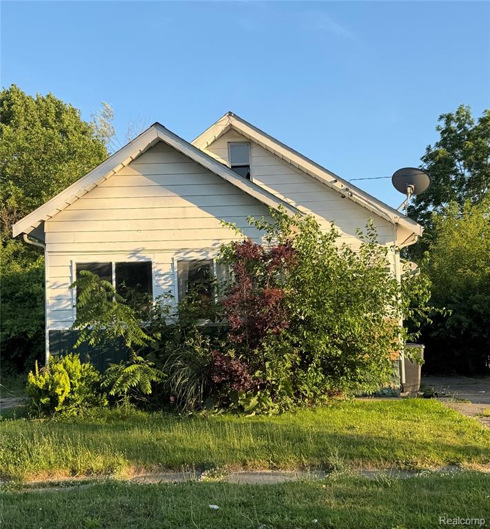 766 E Bundy Avenue, Flint, MI 48505 — front exterior