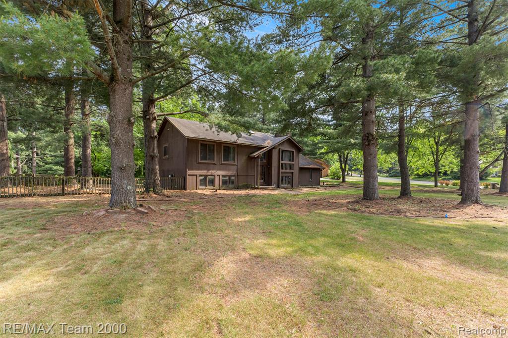 5445 Pine View Drive, Ypsilanti, MI 48197 — Photo 2