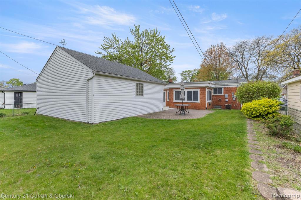 7484 N CHARLESWORTH Street, Dearborn Heights, MI 48127 — Photo 45