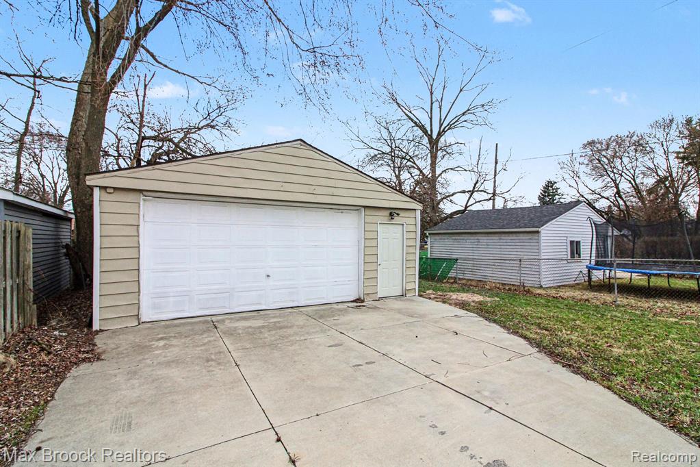 25973 Southwestern Highway, Redford, MI 48239 — Photo 21