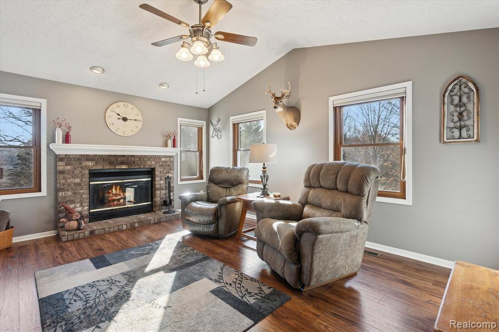 7694 THUNDER BAY Drive, Pinckney, MI 48169 — Photo 18