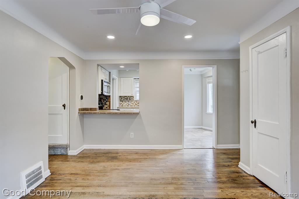 830 W HAZELHURST Street, Ferndale, MI 48220 — Photo 5