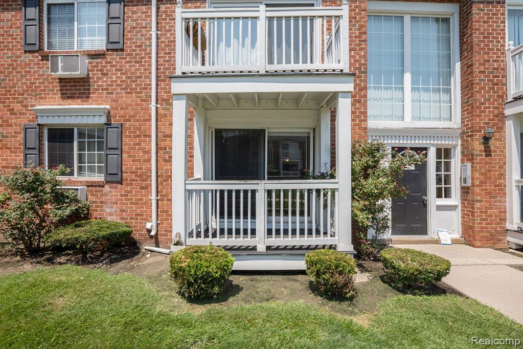 2440 PARMENTER Boulevard, 105, Royal Oak, MI 48073 — Photo 4