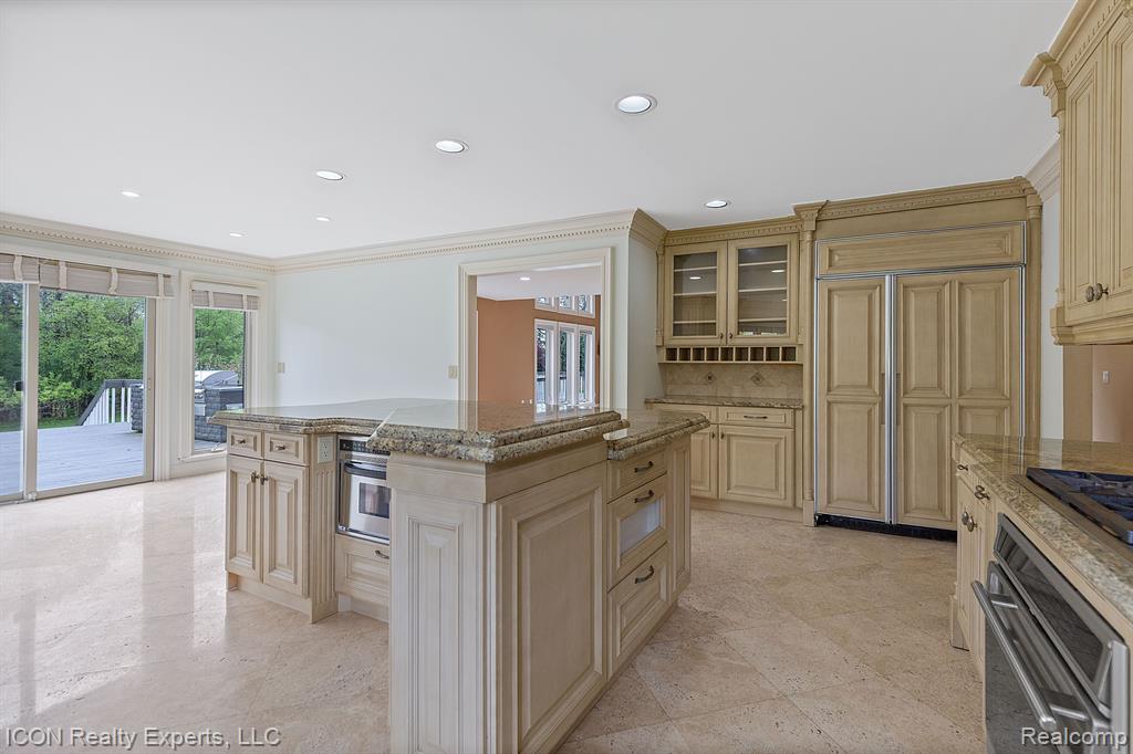 5215 DEER RUN Circle, Orchard Lake Village, MI 48323 — Photo 31