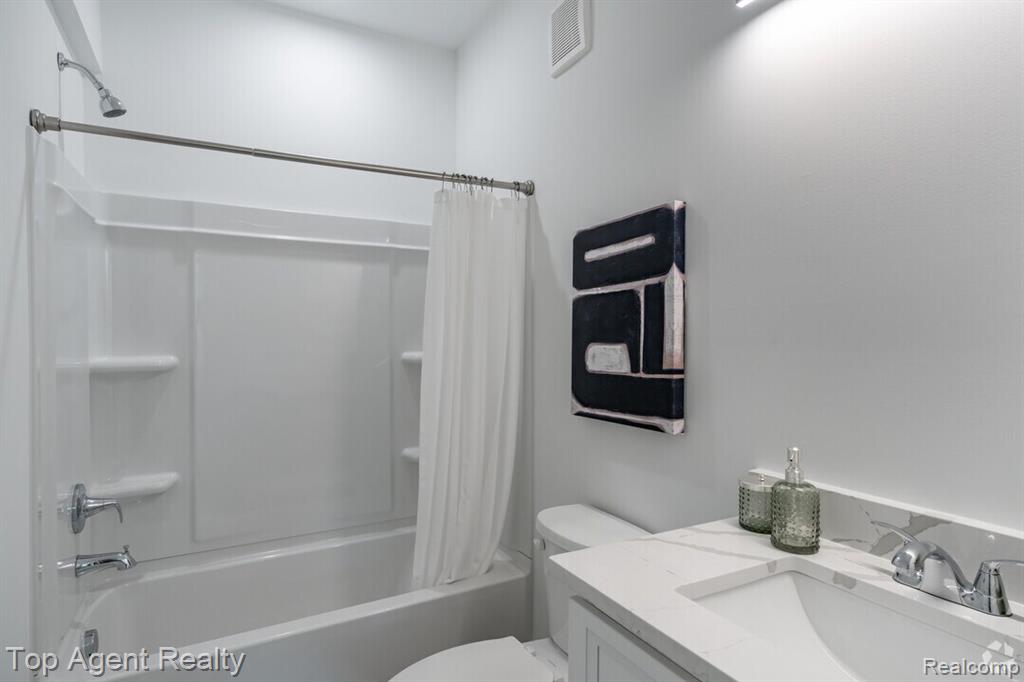 31601 Gabby Court, Chesterfield, MI 48047 — Photo 6