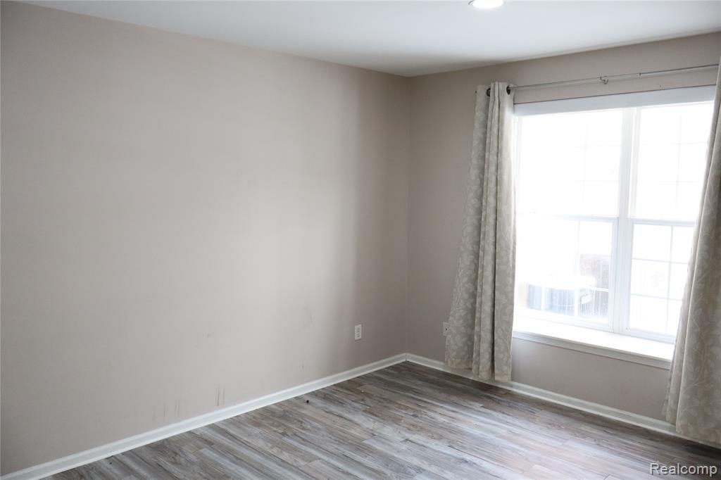 5212 Pine Aires Drive, Sterling Heights, MI 48314 — Photo 17