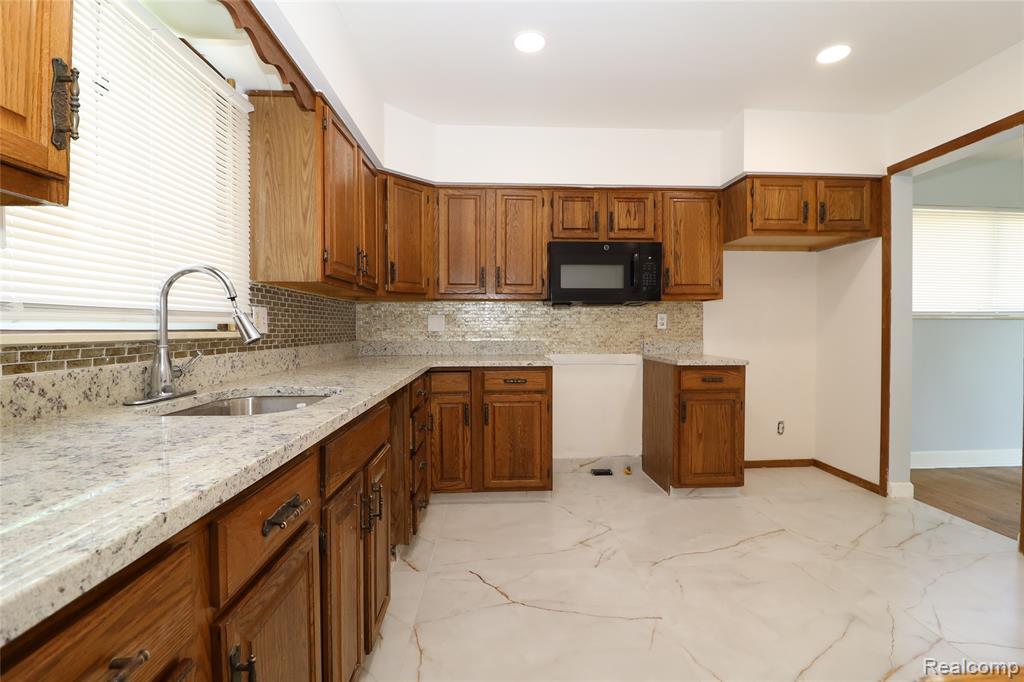 8555 Berwyn, Dearborn Heights, MI 48127 — Photo 18