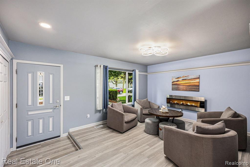 44080 DAVIS, Utica, MI 48317 — Photo 5