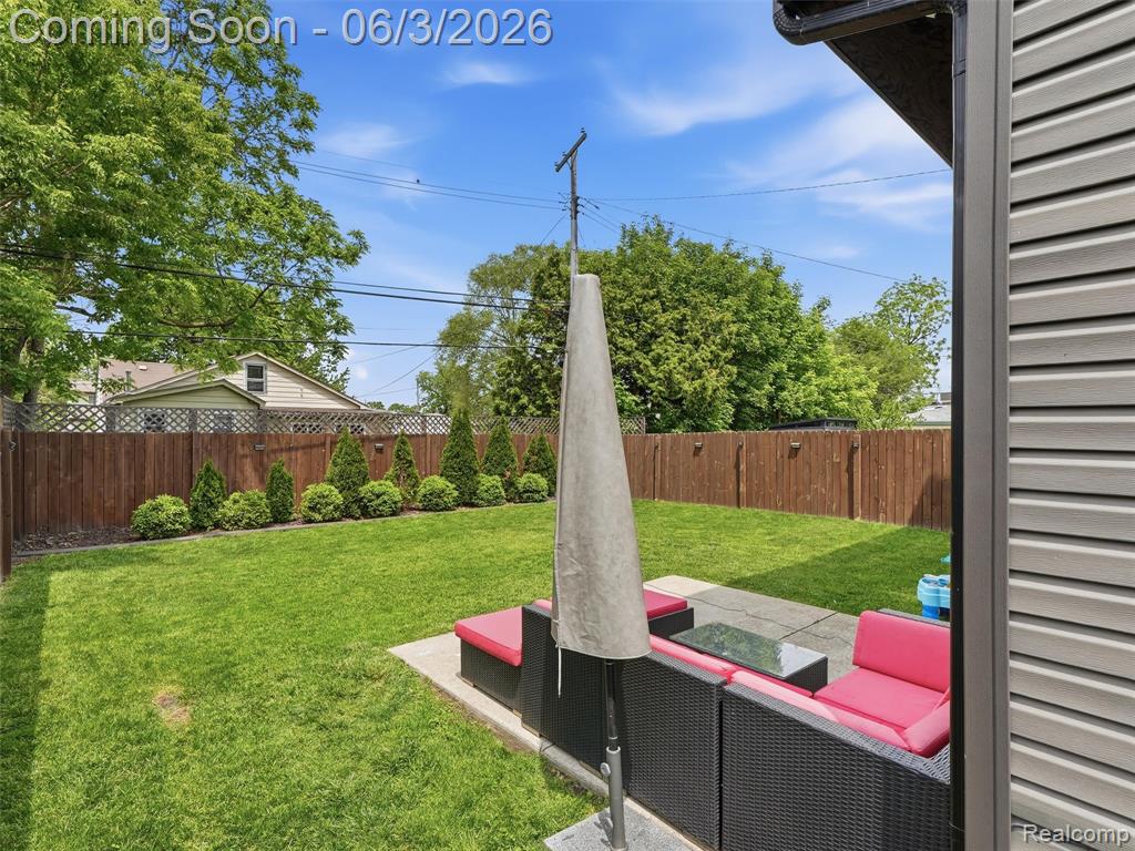 70 W Shevlin Avenue, Hazel Park, MI 48030 — Photo 32