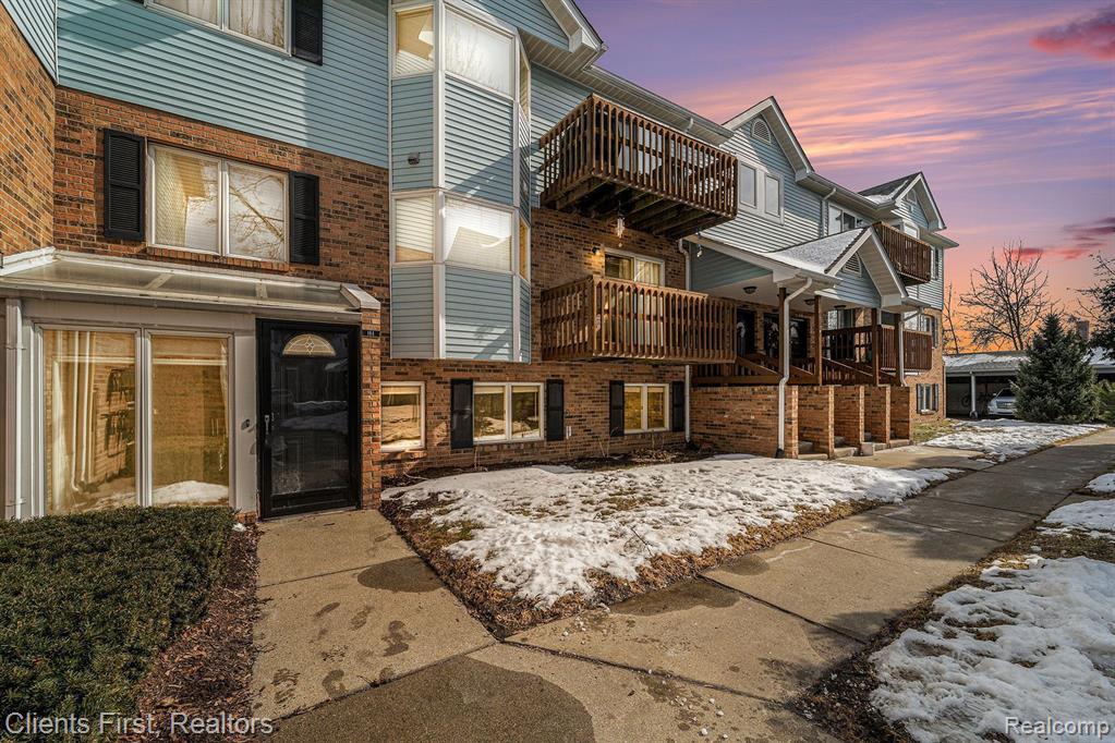 164 PINEWOOD Drive, Plymouth, MI 48170 — Photo 17