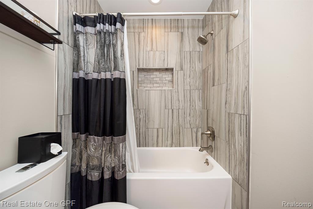 2957 ROUNDTREE Drive, Troy, MI 48083 — Photo 19