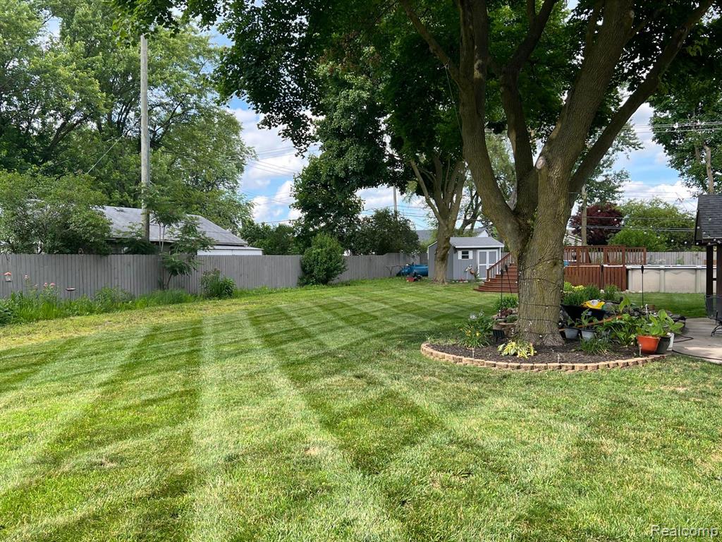 895 GLASPIE Road, Oxford, MI 48371 — Photo 43