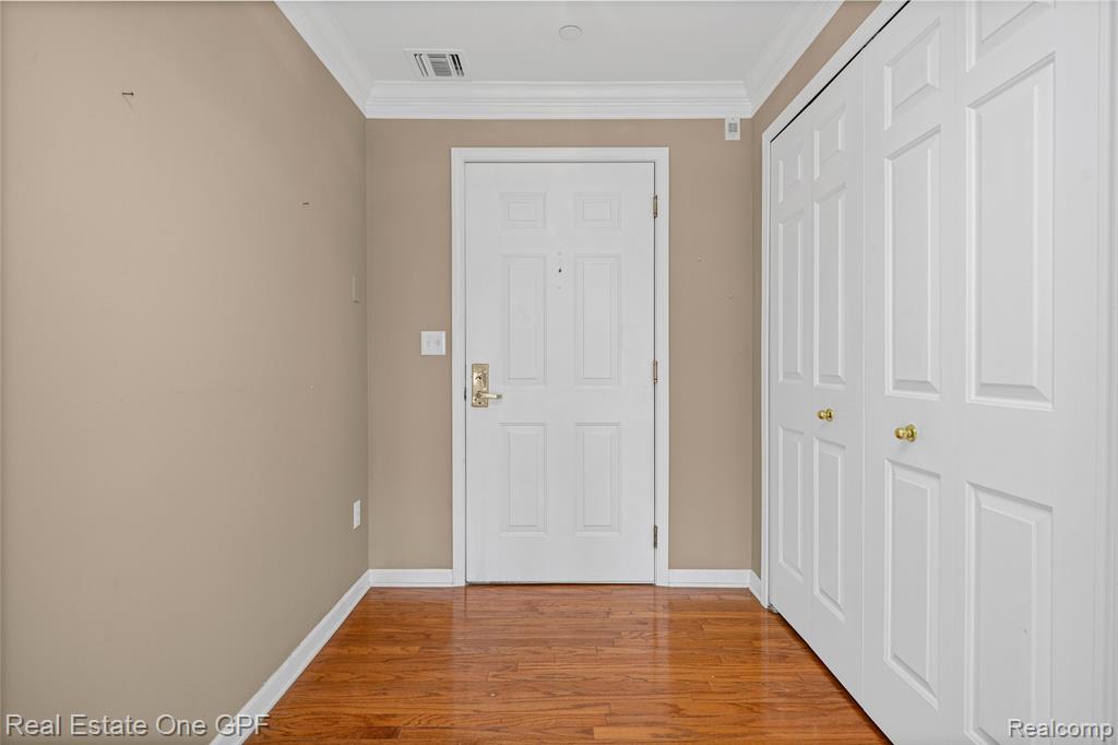 12 Pointe Park Place, Grosse Pointe Park, MI 48230 — Photo 3