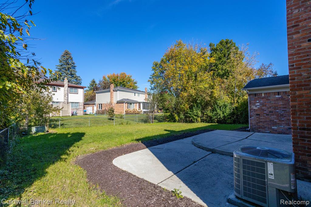 46038 SPINNING WHEEL Drive, Canton, MI 48187 — Photo 40