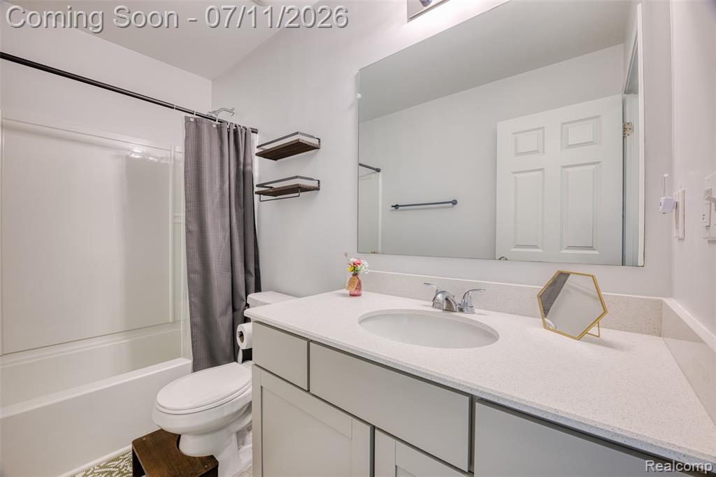 10125 Swan Lake Circle, Ypsilanti, MI 48197 — Photo 9