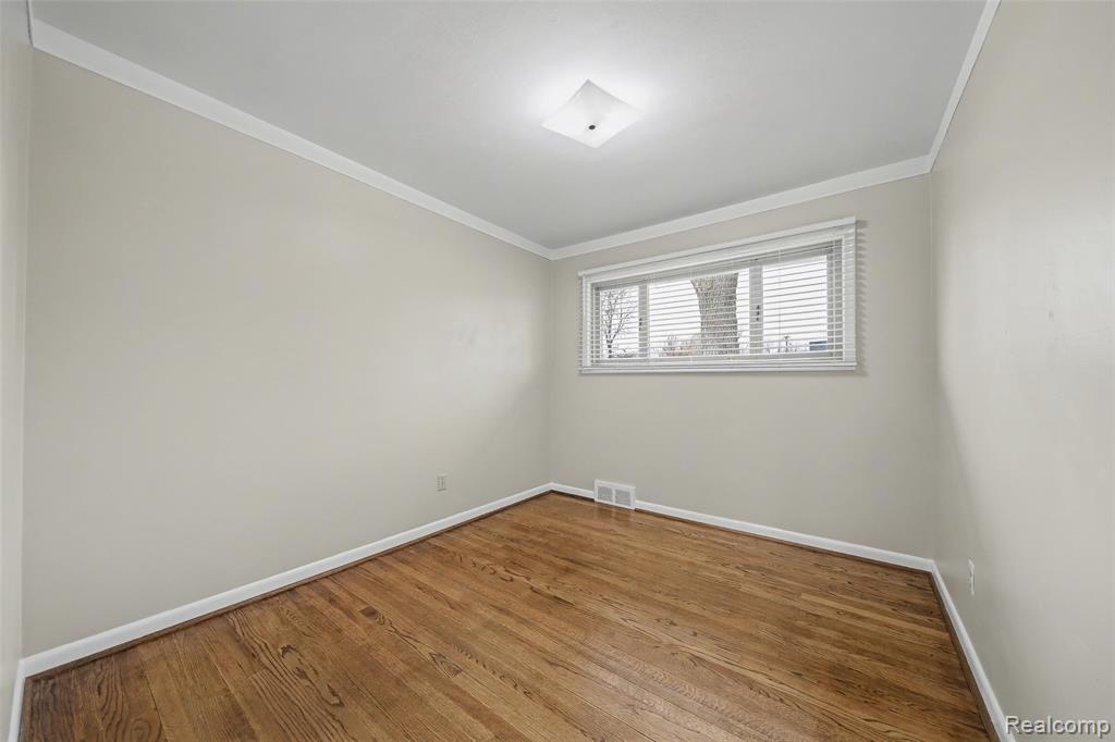 8031 Pardee Road, Taylor, MI 48180 — Photo 11