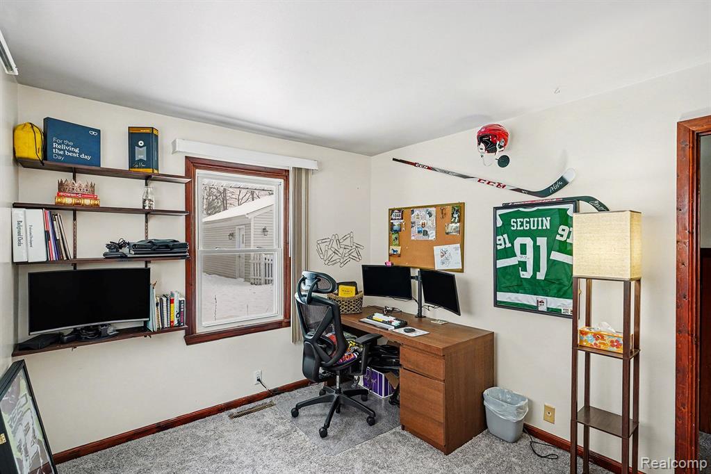 941 Marvell Place, Waterford, MI 48327 — Photo 12