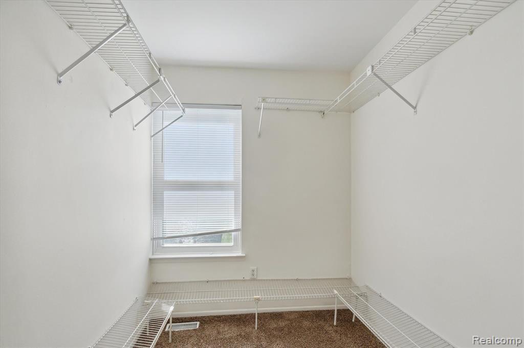 2897 ROUNDTREE Drive, Troy, MI 48083 — Photo 10