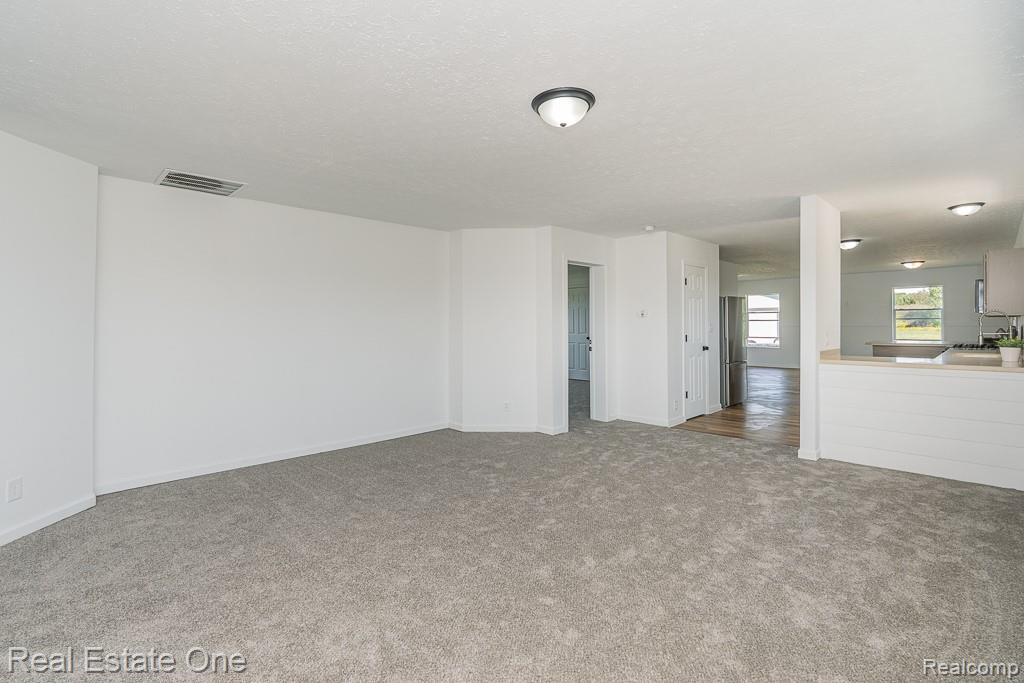 10185 N Genesee Road, Mount Morris, MI 48458 — Photo 2