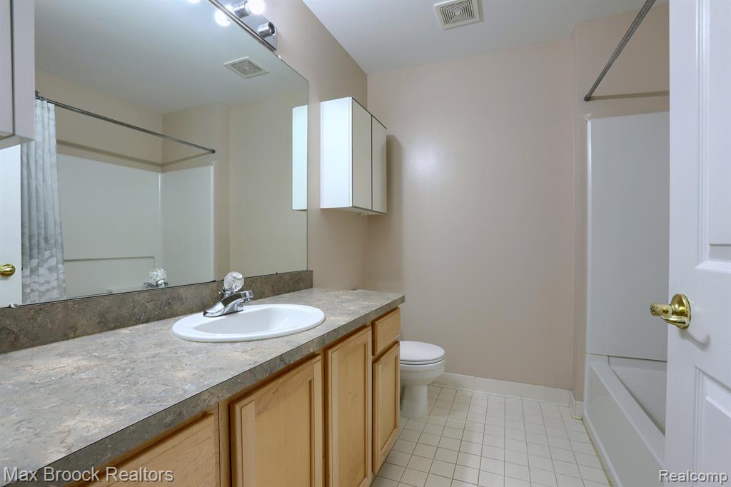 39440 SPRINGWATER Drive, Northville, MI 48168 — Photo 18