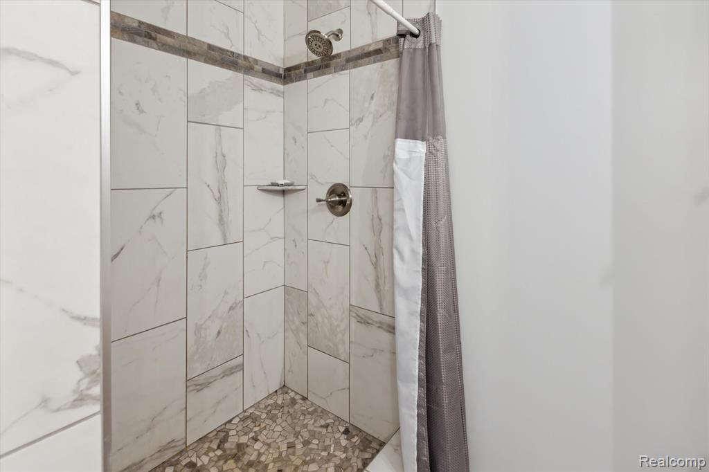 7206 Glen Oak Court, Grand Blanc, MI 48439 — Photo 27