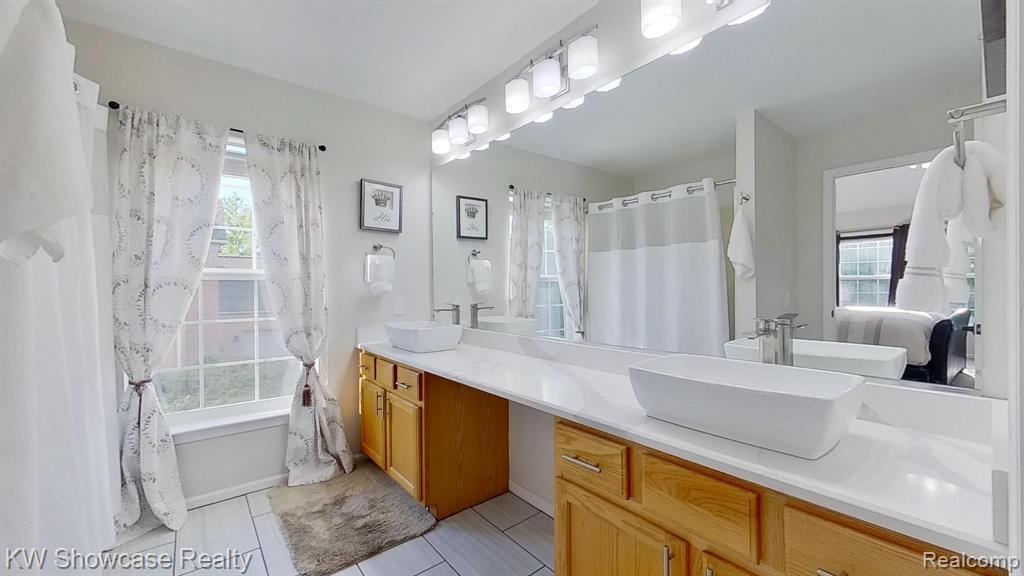 8258 HUMMINGBIRD Drive, Ypsilanti, MI 48197 — Photo 32