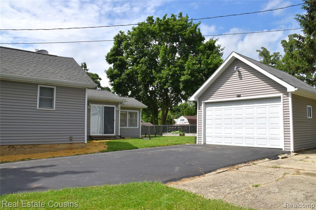 116 Park Street, Gaines Vlg, MI 48436 — Photo 9