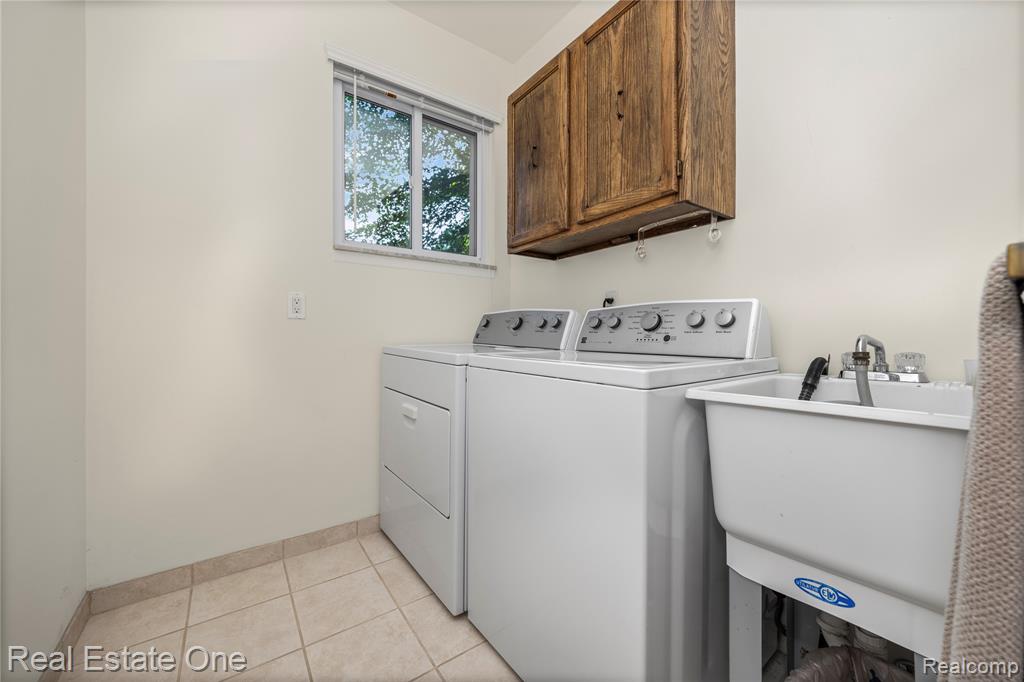 5487 Boros Drive, Troy, MI 48085 — Photo 21