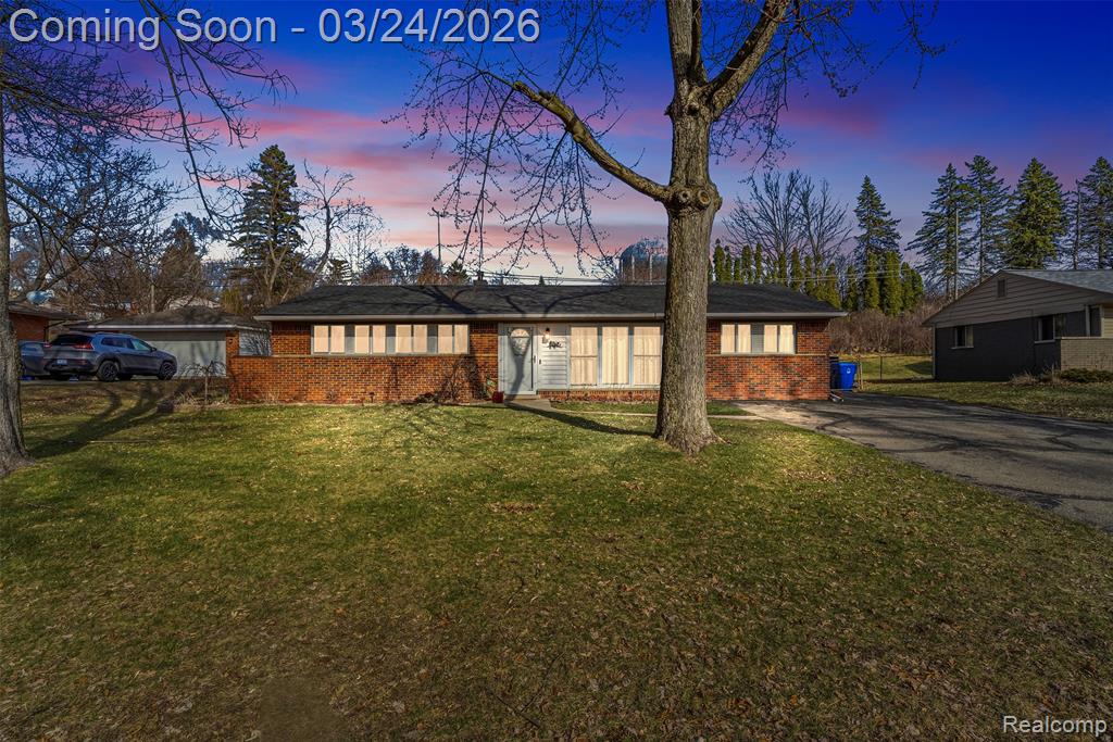 716 Joyceil Drive, Waterford, MI 48328 — front exterior