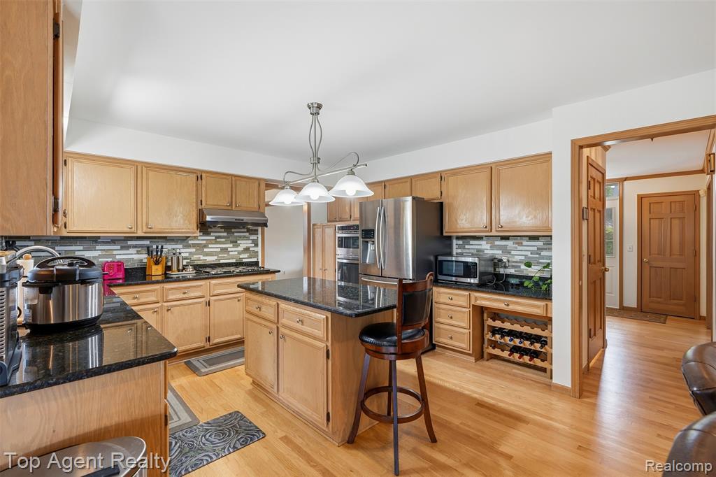 52825 Seven Oaks Drive, Utica, MI 48316 — Photo 3